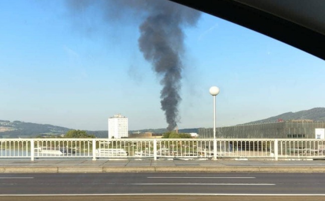 Rauchsäule über Linz nach Brand bei Flämmarbeiten