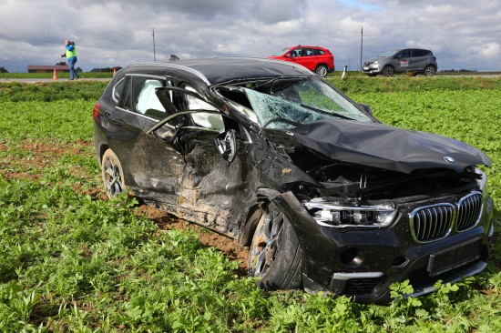 Eine Schwer- und zwei Leichtverletzte bei heftiger Kollision zweier Autos in Schiedlberg