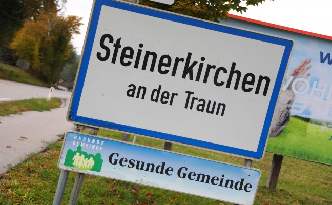 Junge Reiterin in Steinerkirchen an der Traun bei Sturz vom Pferd schwer verletzt