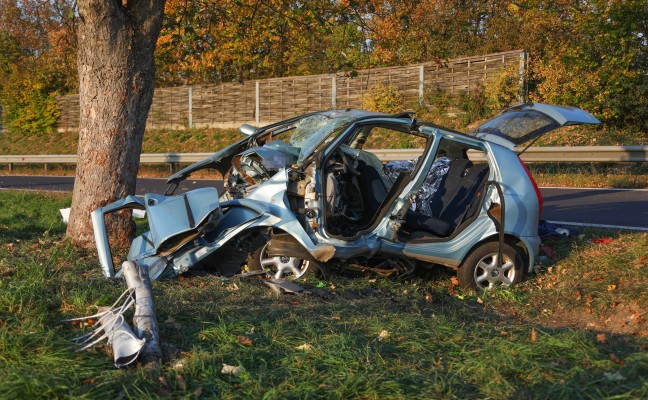 Tödlicher Unfall: Auto kracht auf Mühlkreisautobahn in Linz gegen Baum