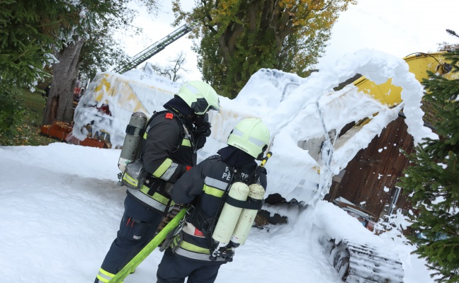 Spannende Großübung der Feuerwehr in einem Wohn- und Campingpark in Pettenbach
