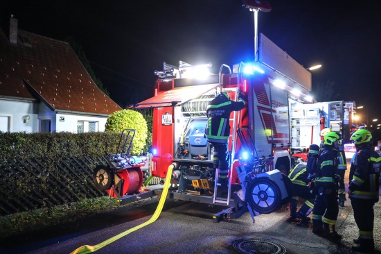 Drei Feuerwehren bei Brand eines Nebengebäudes in Traun im Einsatz