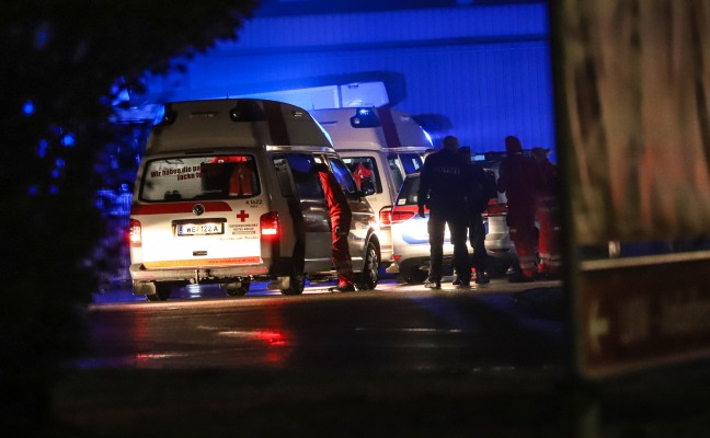 Größere Anzahl an Verletzten nach Schlägerei in Discothek in Wels-Pernau