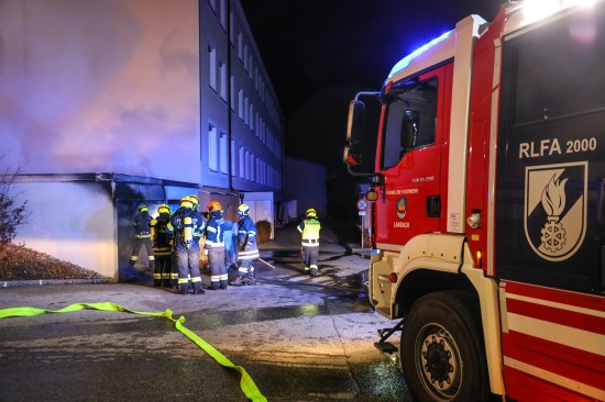 Brand eines Garagengebudes neben Schule in Lambach