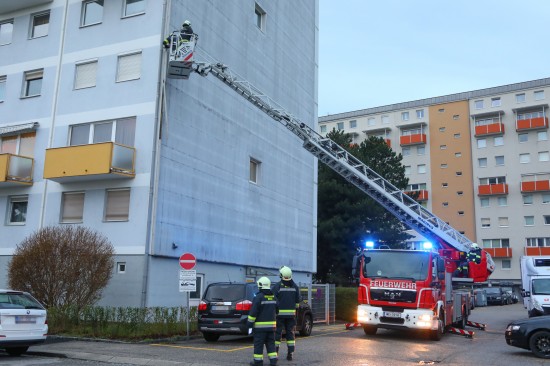 Fassadenteil eines Hochhauses in Wels-Neustadt drohte abzustrzen