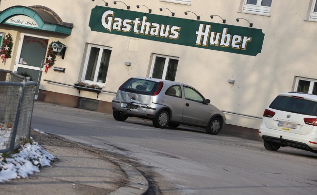 Unfalllenker flüchtete nach Crash mit abgestelltem Fahrzeug auf berüchtigter "Raserstrecke" in Wels-Pernau