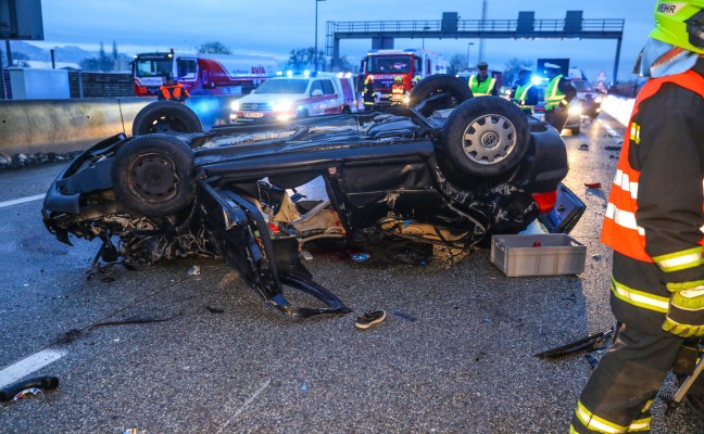 Schwerer Verkehrsunfall auf Westautobahn bei Eberstalzell fordert Schwerverletzte