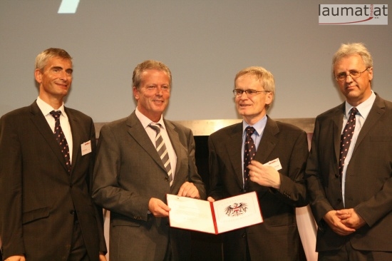v.l.n.r.: Dipl. Ing. Dr. Clemens Malina-Altzinger (Geschftsfhrer Verkauf), Wirtschaftsminister Dr. Reinhold Mitterlehner, Mag. Reinhard Riepl (GF Finanzen, IT, Personal, Einkauf), Dipl. Ing. Herbert Schwaiger (GF Technik, Entwicklung)