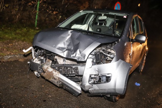 Autolenkerin (78) bei schwerem Verkehrsunfall am Heiligen Abend in Traunkirchen gestorben
