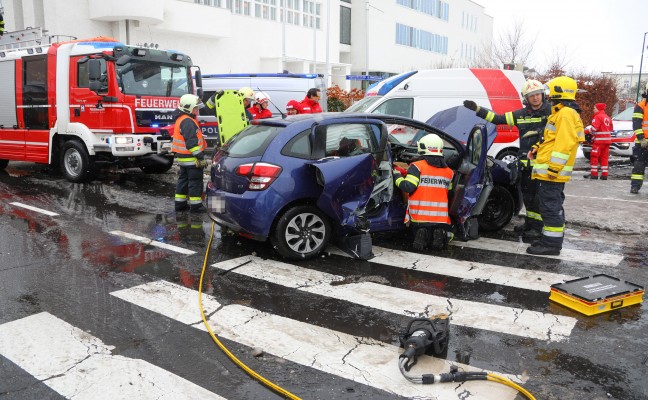 Vier Verletzte bei schwerem Kreuzungscrash in Wels-Innenstadt