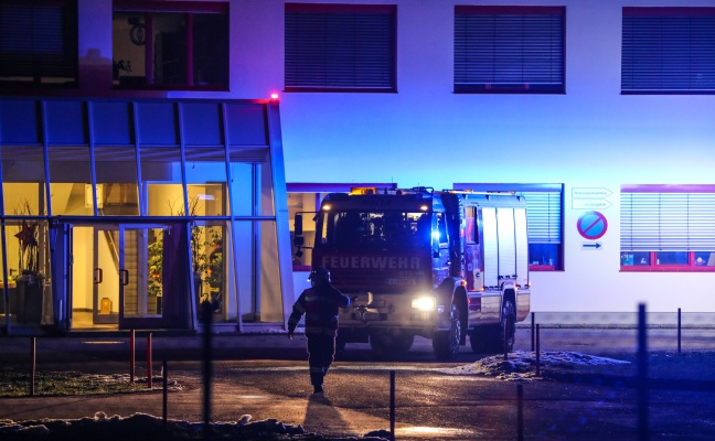 Defekte Brandmeldeanlage löst Einsatz bei Gewerbebetrieb in Molln aus