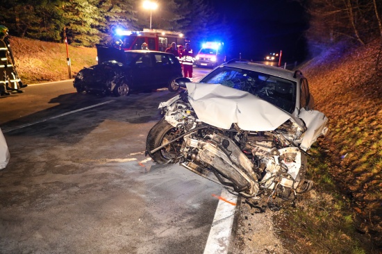 Sechs teils Schwerverletzte bei Verkehrsunfall auf Steyrtal Strae in Waldneukirchen