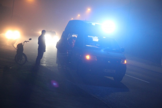 Stark alkoholisierter Mopedlenker verunfallte im dichten Nebel in Wels