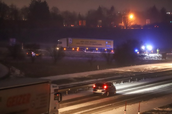 Schneefall und winterliche Straßenbedingungen führten zu vielen Unfällen auf Oberösterreichs Straßen