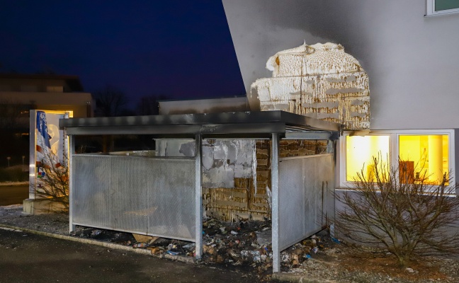 Brand im Müllraum eines Ärztezentrums in Sattledt richtete größeren Sachschaden an