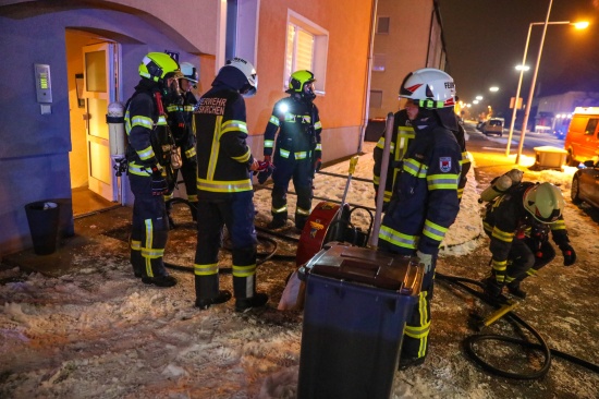 Brand im Keller eines Mehrparteienwohnhauses in Grieskirchen fordert einen Verletzten