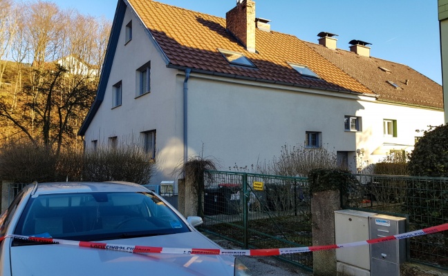 Polizei nach Schüssen bei Familienstreit in Amstetten an Landesgrenze im Großeinsatz