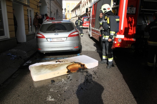 Feuerwehr bei Wohnungsbrand in Welser Altstadt im Einsatz