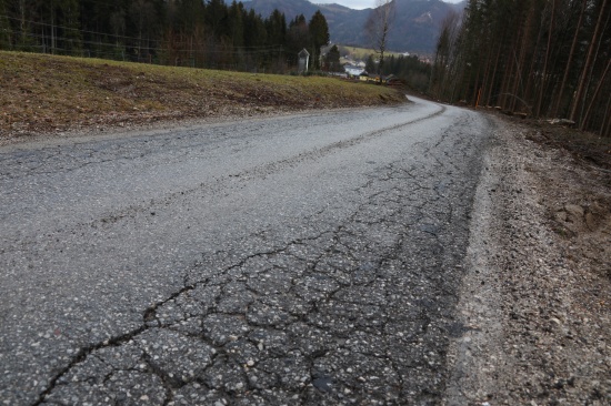 Umleitungsstrecke im sogenannten "Halsgraben" bei St. Konrad nach knapp zwei Wochen zerbrckelt
