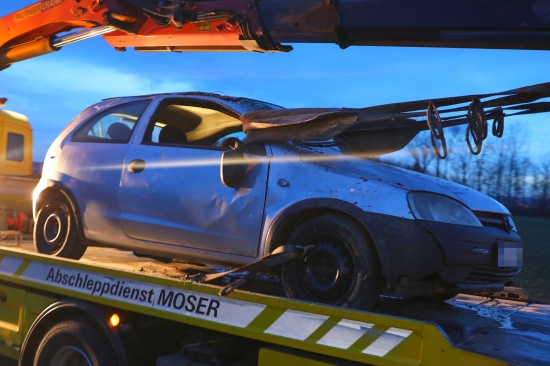 PKW-Lenker bei Fahrzeugüberschlag in Pasching leicht verletzt