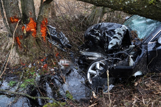 Unfall mit fnf beteiligten Fahrzeugen und drei verletzten Personen in Offenhausen