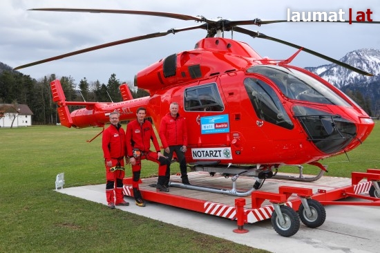 vlnr.: Dr. Boris Buck (leitender Notarzt), Gernot Halbwirth (leitender Flugretter) und Pilot Helmut Hartl