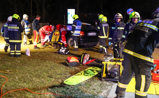 Autolenkerin bei Kreuzungscrash in Eberstalzell schwer verletzt