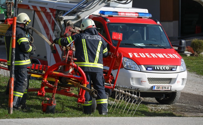Schwerer Unfall mit Traktor auf einem Hang in St Agatha Schwerer Unfall mit Traktor auf einem Hang in St Agatha