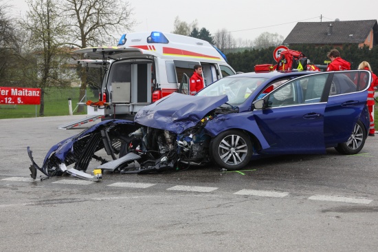 Drei Verletzte bei schwerem Kreuzungscrash in Gaspoltshofen