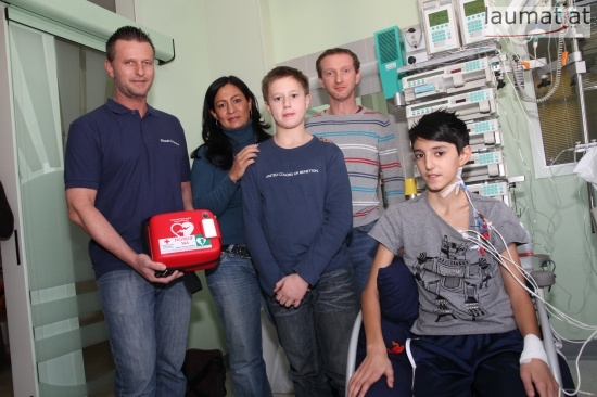 vlnr.: Welldorado Bademeister Harald Haider, Mag. Lydia Schmied, Paul Gruber, Mag. Walter Stockhammer und Servan I.