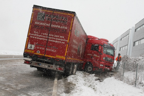 Verkehrsunfall mit LKW in Rottenbach endet glimpflich