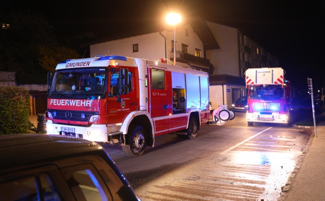 Zimmerbrand in einem Wohnhaus in Gmunden sorgt für größeren Einsatz