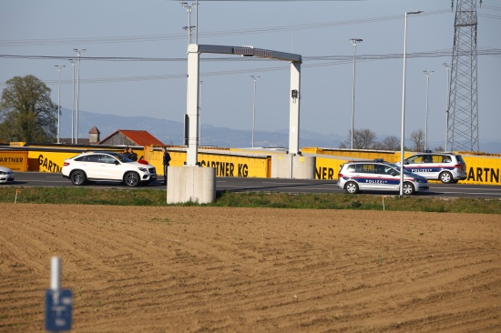Polizeieinsatz: Schsse aus Fahrzeug eines Hochzeitskonvois abgegeben