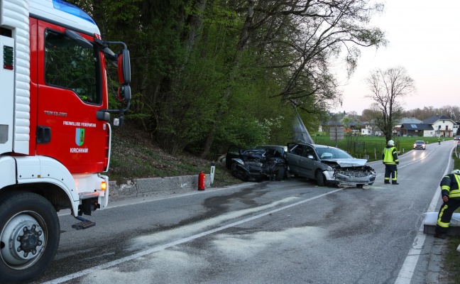 Schwerer Verkehrsunfall in Vorchdorf fordert drei Verletzte