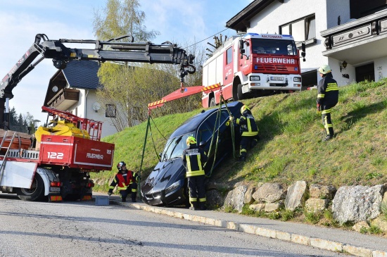 Mit PKW in Kaltenberg ber Bschung gefahren