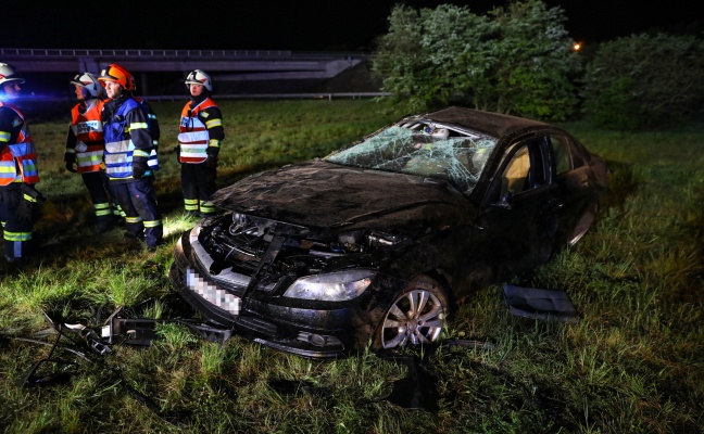 Drei Verletzte: Auto auf Welser Autobahn bei Marchtrenk überschlagen