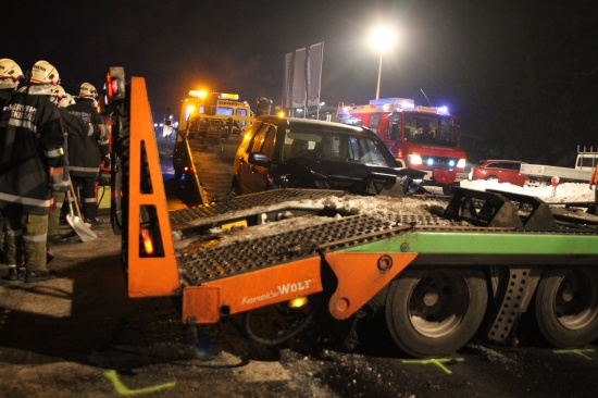 Verkehrsunfall in Schlüßlberg - PKW krachte in LKW-Anhänger