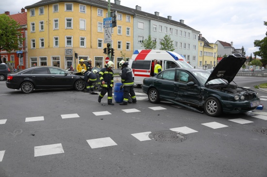 Ein Verletzter bei Kreuzungscrash in Wels-Innenstadt