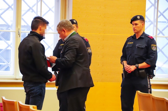 Prozess: Mann (22) soll Freundin zu Abtreibung gezwungen haben