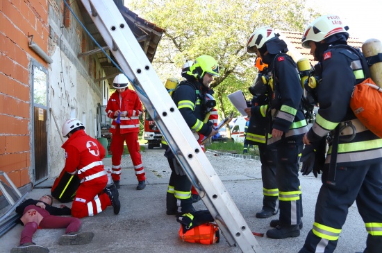 Spannende Einsatzübung der Feuerwehren auf Bauernhof in Schleißheim