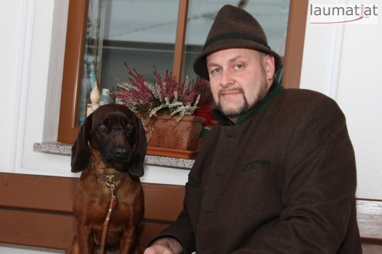 Lebensretter Gerald Reindl mit seiner Jagdhndin Aika