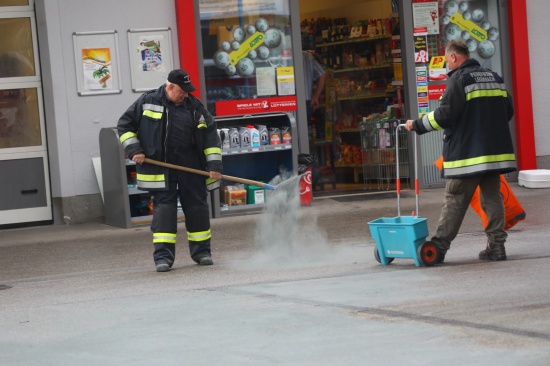 Fnf Kilometer lange Treibstoffspur in Wels-Land durch vier Feuerwehren gebunden