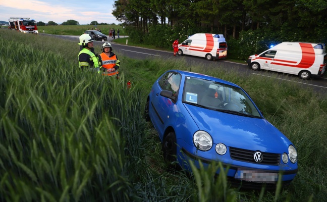 Auto nach Kollision in Wels-Puchberg in einem Feld gelandet