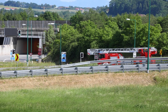 Verlorene Gasflasche im Tunnel Noitzmhle fhrte zu Einsatz der Feuerwehr auf der Innkreisautobahn