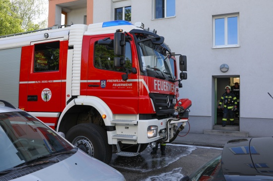 Brand auf einem Balkon eines Mehrparteienwohnhauses in Wels-Lichtenegg
