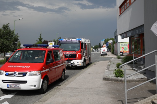 Defekter Beleuchtungskrper in Wels-Lichtenegg fhrt zu Einsatz der Feuerwehr