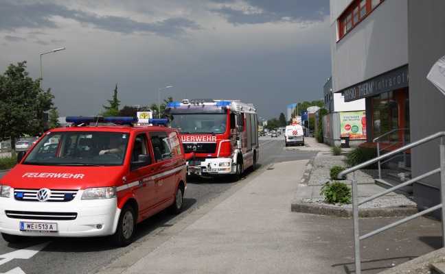 Defekter Beleuchtungskörper in Wels-Lichtenegg führt zu Einsatz der Feuerwehr