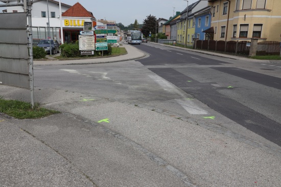 Kreuzungskollision zwischen zwei Autos in Lambach