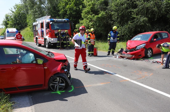 Drei Verletzte bei Frontalcrash zweier Autos in Fischlham