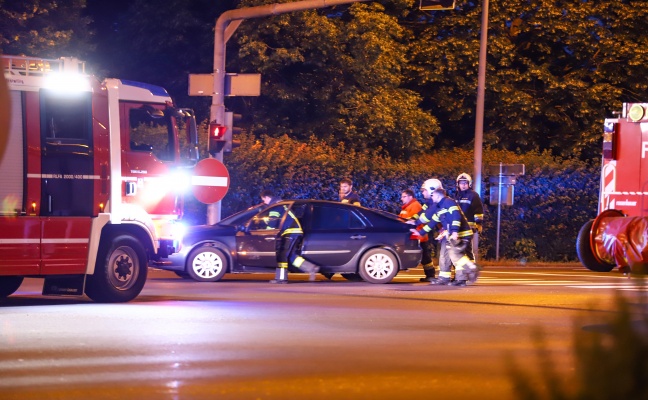 Defekter PKW sorgt für Feuerwehreinsatz in Wels-Neustadt